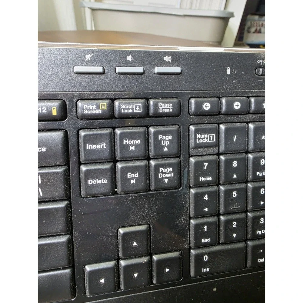 Logitech K520 Wireless Illuminated Keyboard Backlit Full Size Black‎ Y-R0011 F3